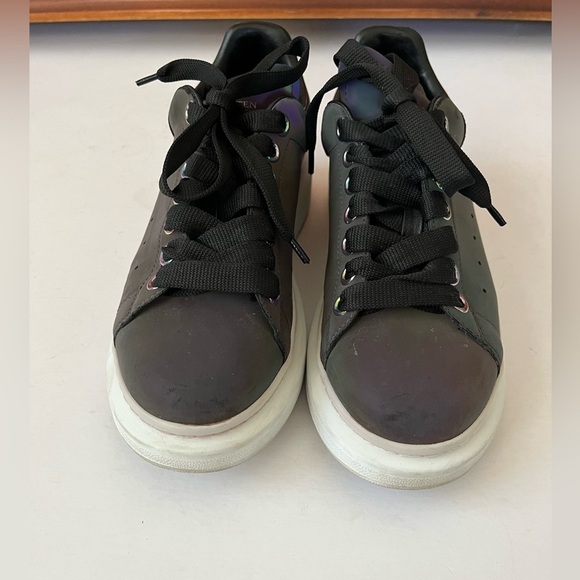 Alexander McQueen Oversized Sneakers in Gray Iridescent Women’s Size 38.5/8.5 - Picture 3 of 16